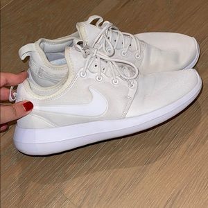 White Nike Roshe Size 9